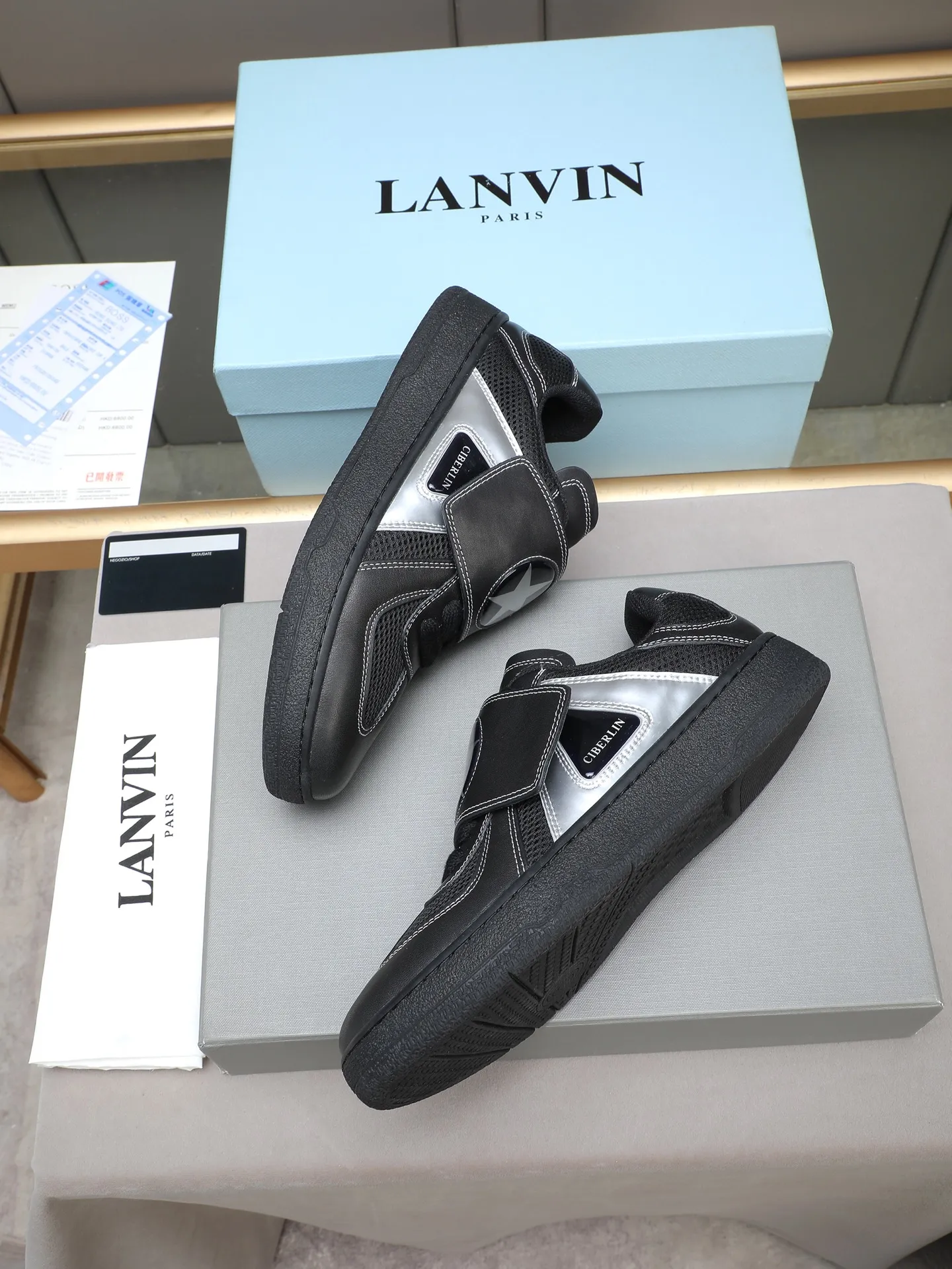 Men's shoes 💰600 [LANVIN] The latest fashionable item! High quality CLAY series‼ ️ The latest trendy products of the season 🌈Many bloggers have planted grass and purchased the original open-mold customization. The upper and outsole are sewn with mark threads without edge sealing. Multiple material splicing combination design. Very versatile for fashionable and casual wear. Comfortable on the feet. Self-recommended. Upper cowhide + cow suede + breathable mesh lining. Foot-padding cowhide. Exclusive original open-mold clear logo rubber outsole ⚠️38-44 (customized for 45)